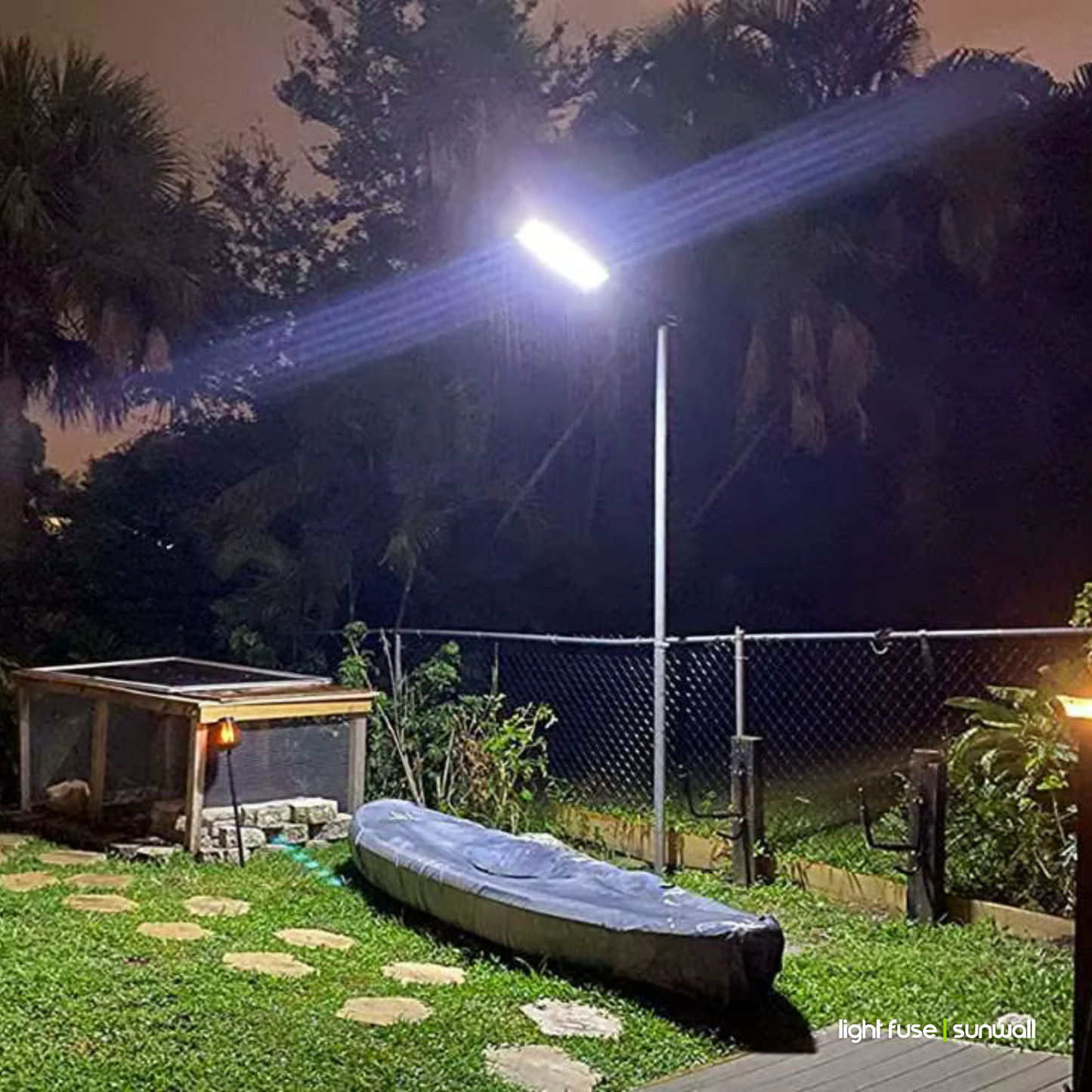 Light Fuse™ SunWall - Farola solar
